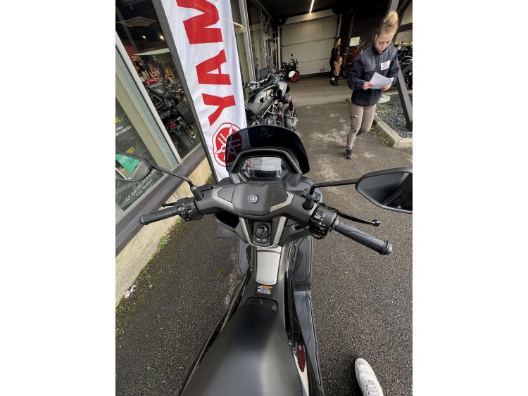 YAMAHA NMAX 125